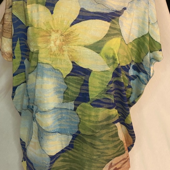 Go Couture Multicolor Floral Short Sleeve Tee - Picture 2 of 2